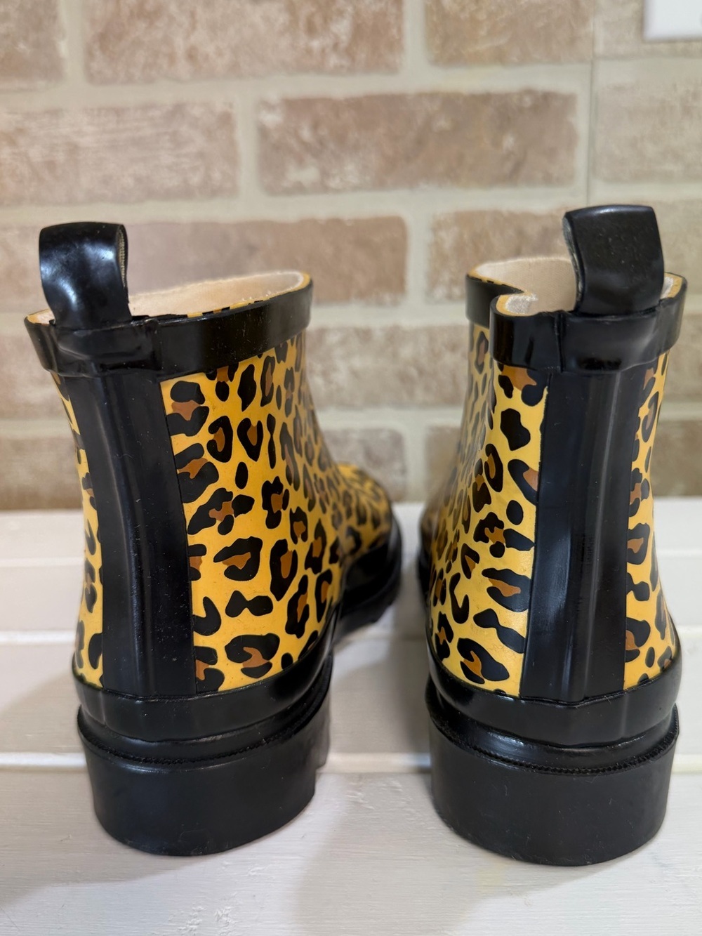 Via Rosa Leopard Print Waterproof Rain Boots Womens Sz 6 Chelsea Ankle Lug Boots - Picture 7 of 11